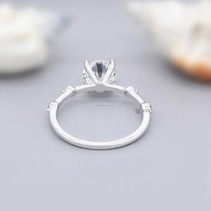 Impresionante anillo de compromiso de moissanita de corte redondo, oro blanco 18 quilates con sólido de configuración de pavé para regalos de boda de estilo moderno - Product Image 4
