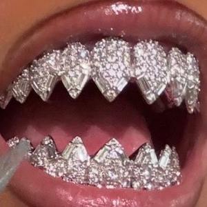Grillz Hip Hop sur mesure de qualité supérieure, en argent 925 et diamants Moissanite, brillants, faits à la main en Inde - Product Image 1