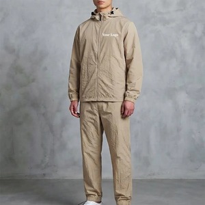 Ensemble de survêtement streetwear pour homme sur mesure, coupe-vent, 2 pièces, léger, surdimensionné, en nylon uni - Product Image 1