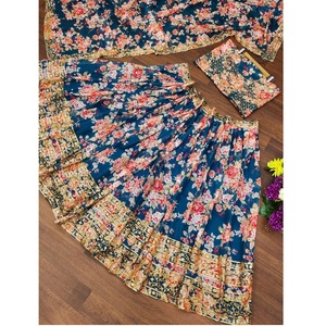 Vente en gros : Élégant ensemble indien de mariée Lehenga Choli, richement brodé, tenue de mariage traditionnelle ethnique pour femmes, en promotion - Product Image 4