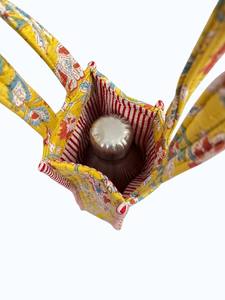 Bolsa de algodón acolchada floral hecha a mano de primera calidad para botella de agua |   Portavasos de Alta Calidad con Asa de Transporte |   Bolsa de Viaje Ecológica Unisex - Product Image 5