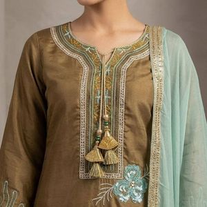 Conjunto de Kurti y Pantalón Bordado Romano de Cristal para Mujer con Dupatta de Georgette, Listo para Usar, Ropa Étnica para Fiestas - Product Image 5