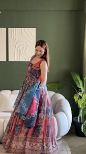 Conjunto de vestido de organza suave premium con estampado digital de motivos patola, falda amplia, ropa étnica, dupatta de organza suave con borde estampado, ropa de lujo. - Product Image 5