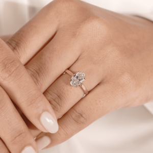 Bague de fiançailles, de mariage ou de promesse classique solitaire en diamant ovale de laboratoire de 1,5 carat, sertie quatre griffes style cathédrale, en or 10k/14k/18k - Product Image 3
