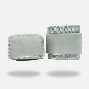 สายรัดข้อมือหนังสำหรับออกกำลังกาย Lamron Fitness ปรับได้ กันลื่น สำหรับผู้ชาย ฝึกซ้อมในยิม พร้อมโลโก้สั่งทำได้ - Product Image 3