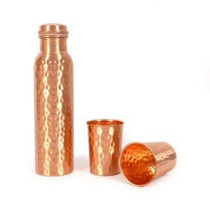 ชุดขวดน้ำและแก้วทองแดงสไตล์ดั้งเดิม พร้อมลวดลายตกแต่งแบบตอกลาย - Product Image 3