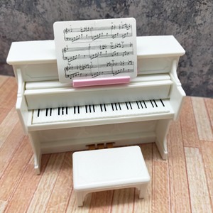 Mini piano y taburete de plástico color marfil, accesorio de escena musical para casa de muñecas, decoración del hogar, para mayores de 14 años - Product Image 6