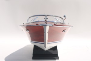 เรือเร็วอิตาลีทำมือ รุ่น RIVA ARISTON สีขาว ตัวเรือทำจากไม้ สำหรับเป็นของขวัญทางธุรกิจ ของสะสม หรือของตกแต่งบ้าน - Product Image 5
