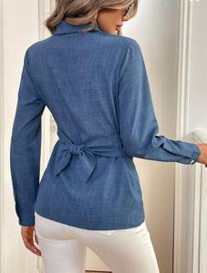Chemisier boutonné pour femme à nouer devant, taille cintrée, en tissu texturé slub - Product Image 4