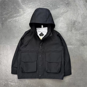 เสื้อแจ็คเก็ตกันลมสไตล์ OEM สำหรับฤดูหนาว คอตั้ง ปิดแบบสวมหัว ผลิตด้วยวิธีการทอผ้าแบบไม่ถักทอ - Product Image 2