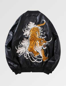 เสื้อแจ็คเก็ตไทเกอร์บอมเบอร์ 'อากิการะ' แจ็คเก็ตปักลายซาตินสไตล์สักลายแบบดั้งเดิม เสื้อคลุมซูกาจังสำหรับผู้ชาย - Product Image 6