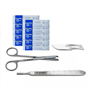 Tijeras Quirúrgicas Manuales Profesionales para Sutura, Mango de Bisturí de 4.5 Pulgadas # Kit de 3 Cuchillas Quirúrgicas Estériles para Cirugía Menor - Product Image 1