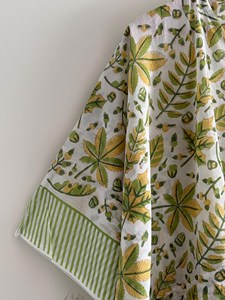Robe longue kaftan élégante en coton jaune à imprimé floral pour femme, style bohème, avec ceinture à nouer, idéale pour la plage ou comme cache-maillot. - Product Image 4