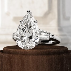 Anillo de Oro de 14k/18k con 3 Diamantes Cultivados en Laboratorio, Diseño Elegante, Forma de Pera, Baguettes Cónicos, Anillo Triada, Anillo de Lujo para Mujer - Product Image 5