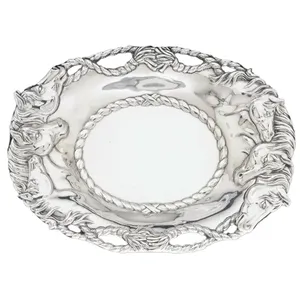 Plato Decorativo de Metal Hecho a Mano, Forma Irregular, Diseño Grabado Vintage, Bandeja para Servir en Bodas - Product Image 5