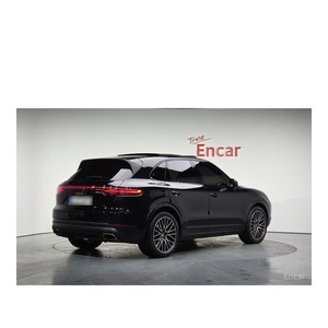 Porsche Cayenne 3.0 2024 con Caja de Cambios Automática, 82,936 km, Asientos de Cuero, Cámara Trasera, Volante a la Izquierda - Product Image 2