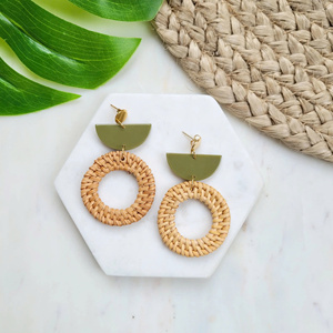 Pendientes de ratán, los más vendidos, elegantes, hechos a mano, de mimbre, perfectos para moda de resort, viajes y estilo casual diario. - Product Image 6