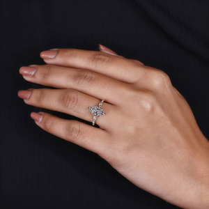 Anillo de Compromiso con Diamante Corte Marquesa, Oro Amarillo de 14K, Anillo de Novia con Pavé para Mujer, Joyería de Lujo - Product Image 4