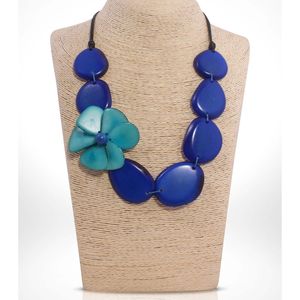 Collier pendentif en résine pour femmes, accessoire de mode en cristal, bijoux - Product Image 1