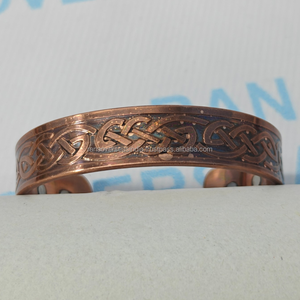 Bracelet de thérapie magnétique en cuivre antique à thème nœud, bracelet de luxe pour la guérison, pour l'énergie positive et l'équilibre corporel - Product Image 2