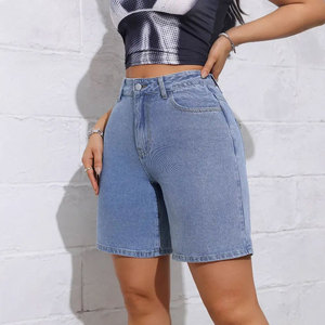 Short en jean bleu clair taille haute avec fermeture boutonnée, style décontracté, coupe classique, finition délavée - Product Image 5
