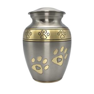 Urne funéraire pour animaux de compagnie en laiton, gravée avec une patte, 7 pouces, pour la commémoration, offrant un design réfléchi et une solution commémorative durable - Product Image 1