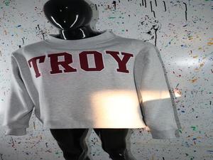 Sudadera TROY HEATHER GREY con cuello alto, 100% algodón, con apliques bordados en color marrón, cuello ancho, hilos finos. - Product Image 6