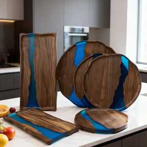 Novedad: Bandeja de Servir Irregular de Madera con Incrustaciones de Resina Azul, Diseño Wabi Sabi Hecho a Mano para Platos de Fiesta - Product Image 3