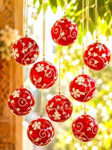 Adornos Redondos Colgantes de Papel Maché Hechos a Mano para Árbol de Navidad, Rojos y Blancos, Festivos - Product Image 6