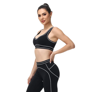 Sujetador deportivo acanalado sin costuras transpirable de alto soporte para mujer con tirantes cruzados y logo frontal, ideal para gimnasio, fitness, yoga y ropa deportiva. - Product Image 2