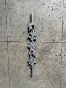 Composants et éléments décoratifs en fer forgé durables pour portails et clôtures, design architectural, sécurité en métal artisanal - Product Image 1