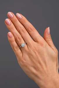 Anillo de Compromiso con Halo de Diamantes Cultivados en Laboratorio de 0.50ct, Corte Cojín, Color D, Claridad VVS, Certificado IGI, Oro Sólido de 14k - Product Image 4