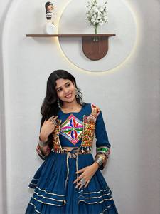 Conjunto Indio-Pakistaní Azul Bordado, Lehenga Choli de Manga Larga, Vestido Plisado en Capas, Ropa para Festivales - Product Image 2