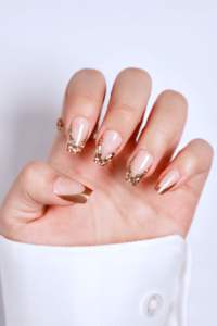 Uñas postizas cuadradas personalizadas OEM ODM de fábrica con diamantes de imitación, lujo, oro, cromo, punta francesa, a presión. - Product Image 6