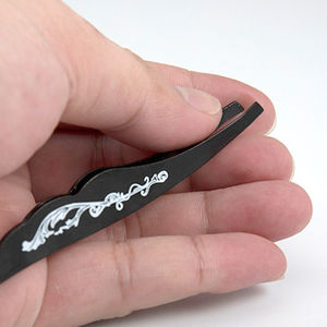 MAHFOOZ INSTRUMENTS Pince à épiler professionnelle noire en acier inoxydable pour sourcils, outil de beauté et de maquillage pour femmes - Product Image 3