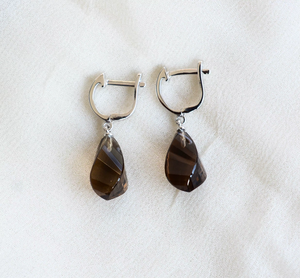 Comprar Pendientes de Plata de Ley con Cuarzo Ahumado Midnight Mist y Estilo Moderno en Oferta - Product Image 1