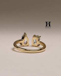 Anillo de compromiso y boda personalizado Toi et Moi de oro de 14K con diamantes cultivados en laboratorio de corte ovalado y pera, diseño de doble piedra entrelazada. - Product Image 2