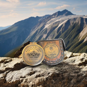 Kelvin & Hughes Boussole en laiton nautique Premium en laiton avec chaîne en cuir dans une boîte en bois Cadeau fait main Antique avec aspect brillant - Product Image 6