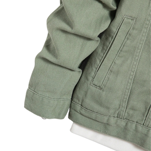 Chaqueta vaquera verde para hombre con cuello camisero, botones frontales, manga larga, bolsillos con solapa en el pecho, bolsillos laterales y puños con botones, estilo casual tipo camionero. - Product Image 6