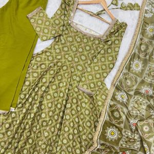 Elegante Conjunto Salwar Kameez de Seda Chinon Estampada con Encaje Espejo, Pantalón y Dupatta de Organza, Ideal para Diwali y Playa, Ajuste Holgado, Secado Rápido - Product Image 4