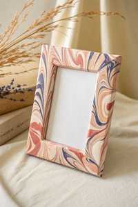 Cadre photo rectangulaire horizontal moderne de luxe en os incrusté pour décoration de table, sculpté à la main avec des bandes blanches, couleur et taille personnalisables - Product Image 6