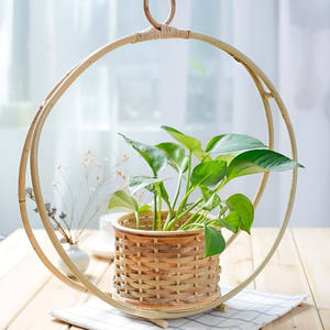 Jardinière en bois au design élégant, pots suspendus en rotin de qualité supérieure pour plantes. - Product Image 1