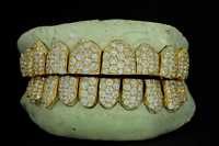 Vente en gros Orave Luxury Christian Grillz dentaires en argent 925 personnalisés avec diamants VVS de laboratoire taille brillant, entièrement sertis, numérisation dentaire 3D, processus rapide