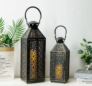 Lanterne porte-bougie en fer forgé artisanal avec motif ajouré décoratif pour la décoration intérieure, les mariages, Noël et Pâques - Product Image 2