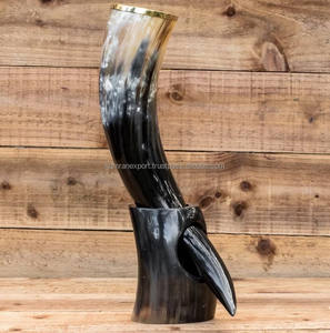 Corne à boire médiévale Viking faite à la main en matériau organique d'apparence Premium avec support en corne Style animal imperméable à l'eau vernis brillant - Product Image 1