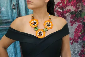 Collier de haute qualité avec perles de lotus Huichol, idéal pour anniversaire, Noël, mariage, et autres occasions spéciales. - Product Image 5