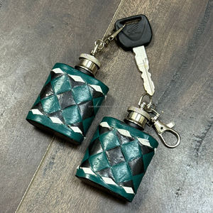 Mini Tooled Checkered Leather Wine Holder Hip Flasks Luxury Customized Promotional Gift Keychain 1oz Flask for Office Party - Product Image 4