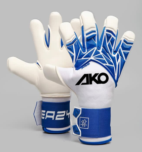 ถุงมือผู้รักษาประตูฟุตบอลมืออาชีพสำหรับผู้ใหญ่และเด็ก รุ่นใหม่ปี 2026 ยี่ห้อ Martinez ผลิตโดย Ako - Product Image 1