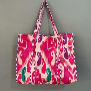 Bolsos de mano acolchados de terciopelo estampado, bolsos acolchados de terciopelo con estampado indio a mano. - Product Image 1