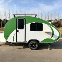 Camping-car compact remorquable avec salle de bain privée, cuisine extérieure, grand espace de couchage et spacieux rangements intérieurs pour l'extérieur